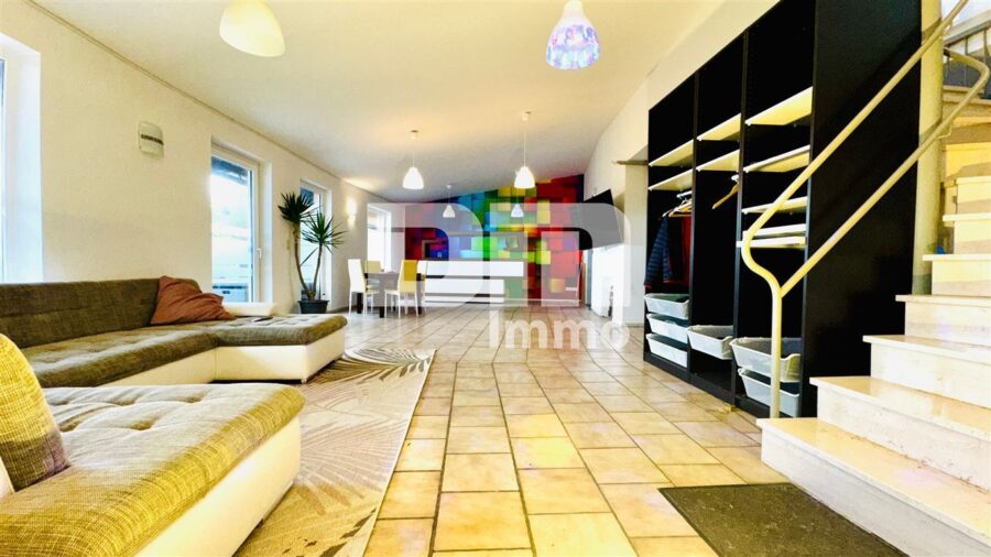 Teilsaniertes Ein - Zweifamilienhaus + Nutzflächen mit Anbau in Traumlage mit Panoramablick - WE2 Nutzfläche Souterrain / Büro - Zugang Terrasse